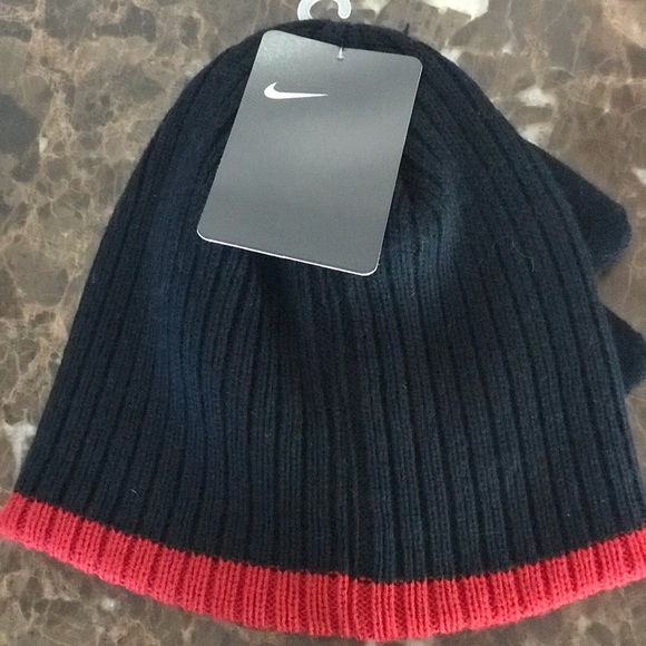 Nike Beanie & Gloves NWT - Picture 2 of 2